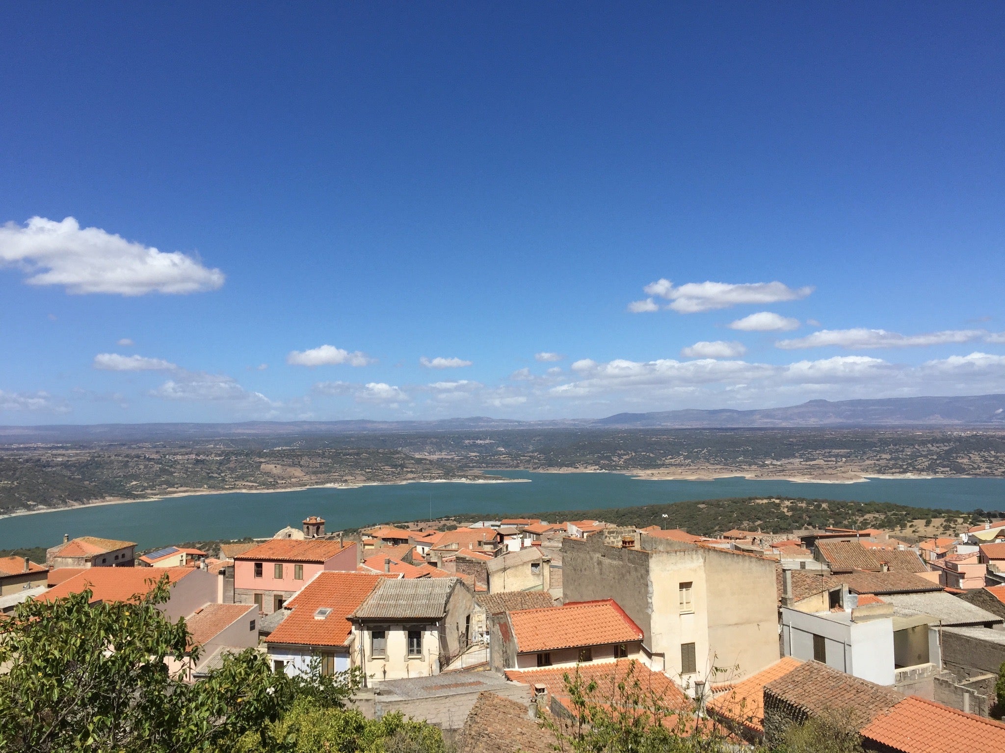 Visata dall'altro del Paese Sorradile e del Lago Omodeo